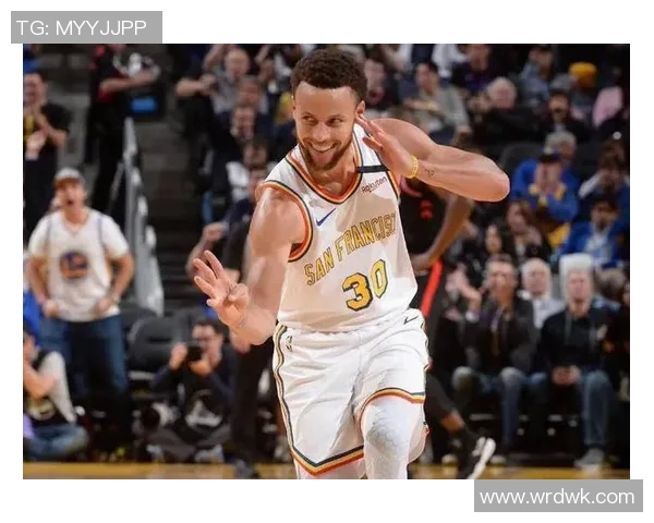 库里传奇时刻！成为勇士史上最年轻突破三分纪录的球员